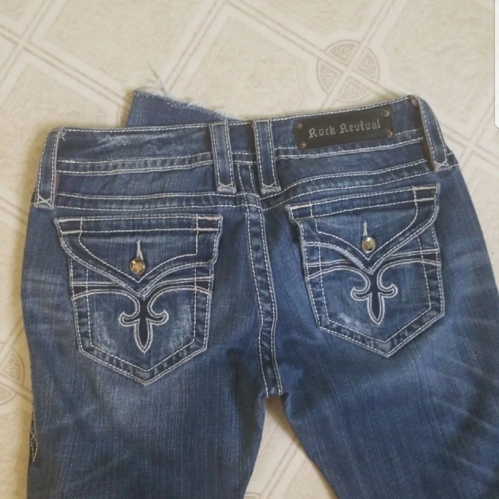 **SOLD**Rock Revival Skinny low rise - Picture 5 of 6